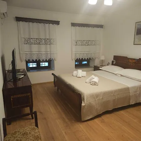 Amalia's House 3* Gjirokastra