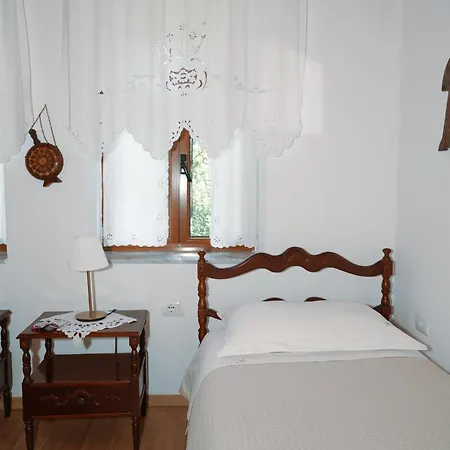 Amalia's House Pensionat Gjirokastër