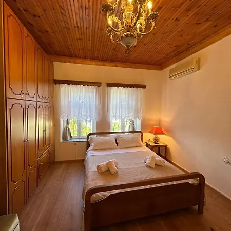 Amalia's House 3* Gjirokastër