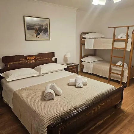 Amalia's House 3* Gjirokastër