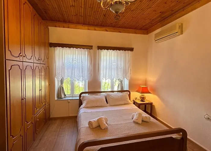 Amalia's House 3* Gjirokastër